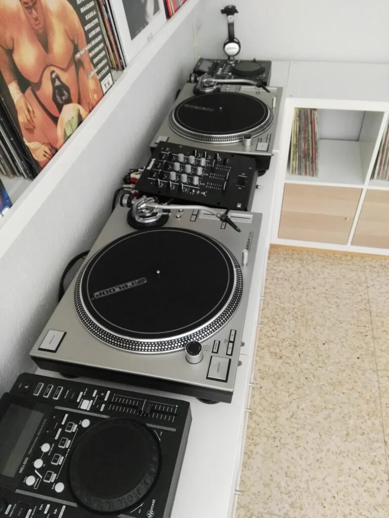 MESA DJ REELOP